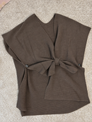 Gilet asimmetrico in filato morbido