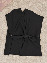 Gilet asimmetrico in filato morbido