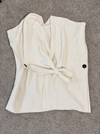 Gilet asimmetrico in filato morbido