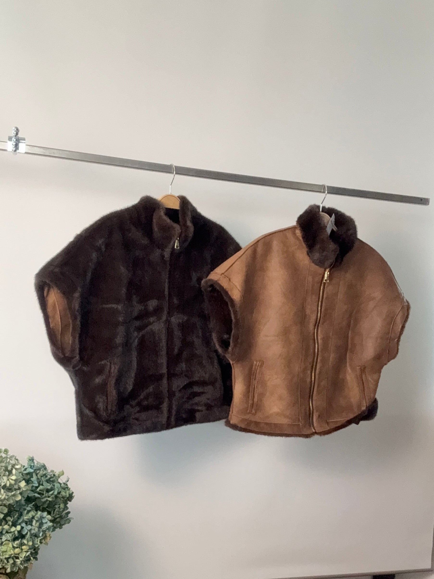 Gilet reversibile in ecopelliccia ed ecomontone