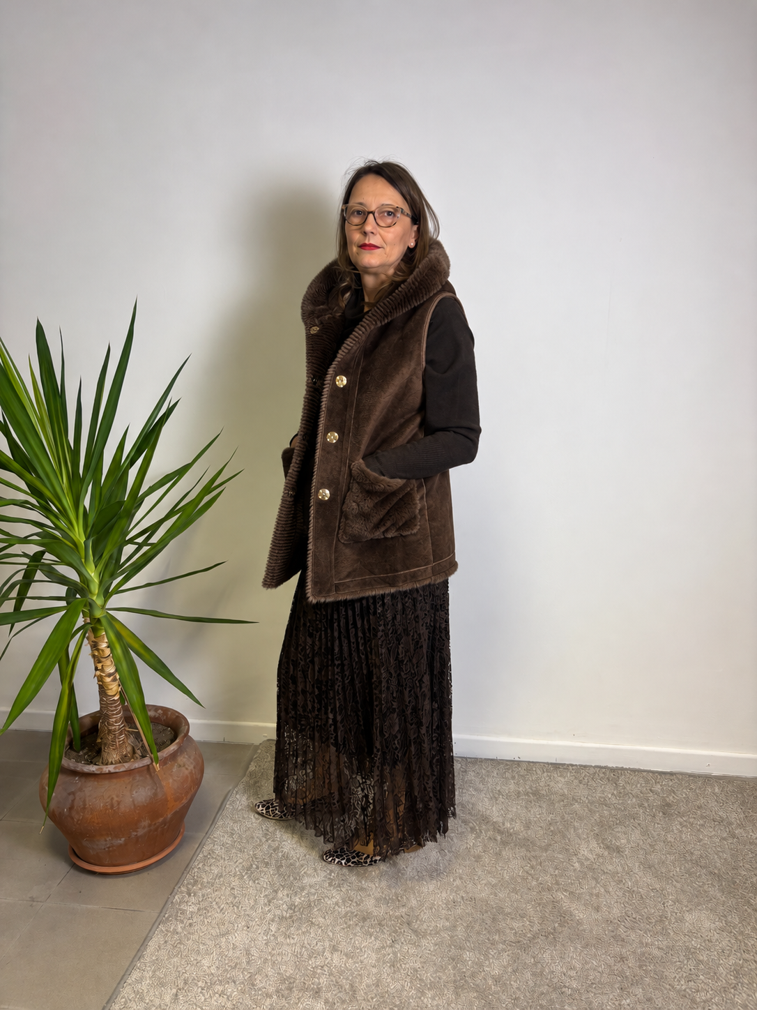 Gilet reversibile in ecomontone ed ecopelliccia con cappuccio