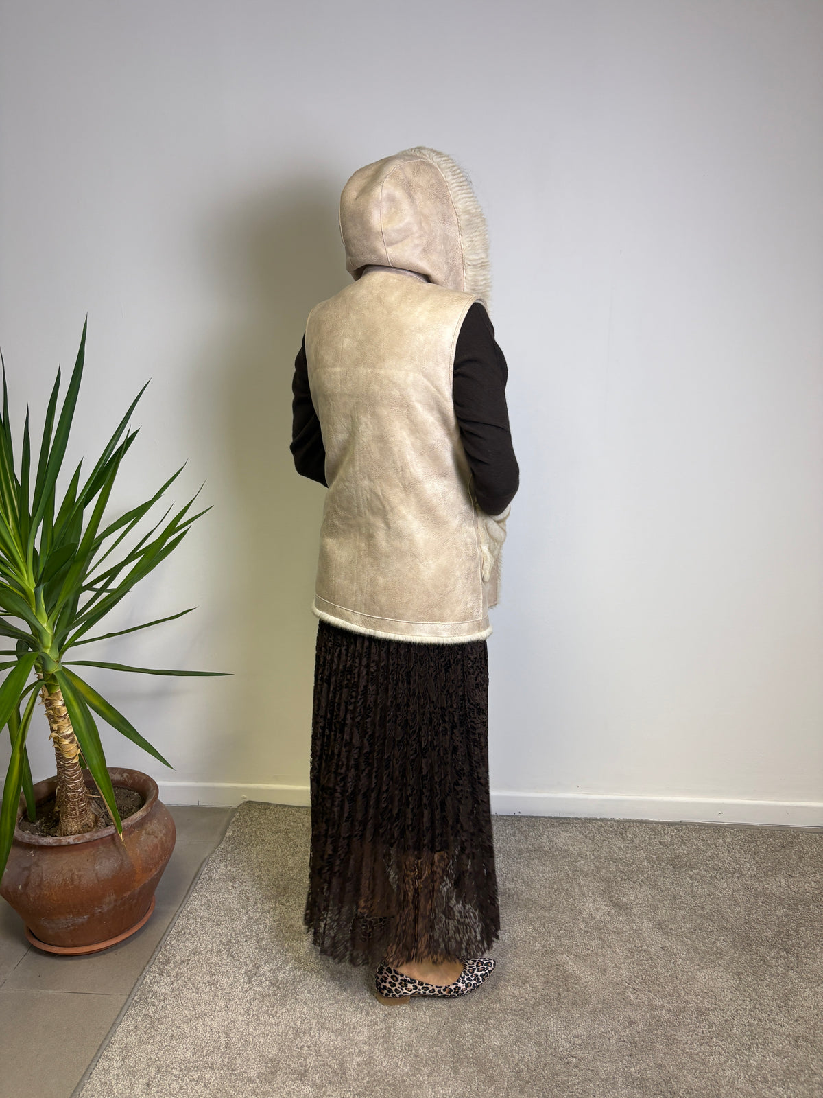 Gilet reversibile in ecomontone ed ecopelliccia con cappuccio