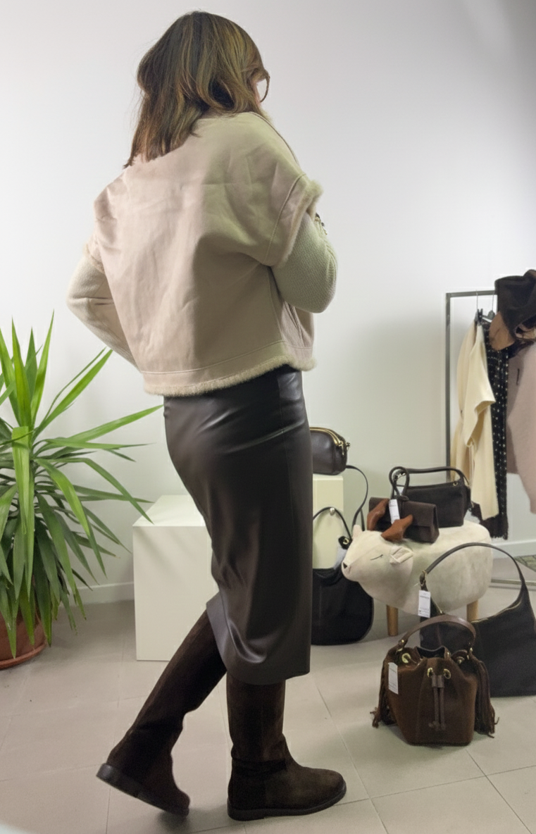 Gonna a matita in ecopelle con fiocco sul fianco