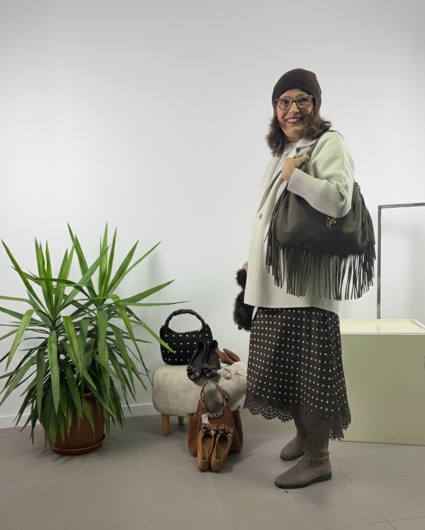 Gonna a pois con pizzo e taglio a sbieco