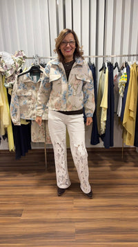 Jeans bianco con ricami traforati gamba dritta
