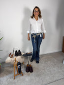 Jeans elasticizzato a zampa in denim scuro con cinturina in vita