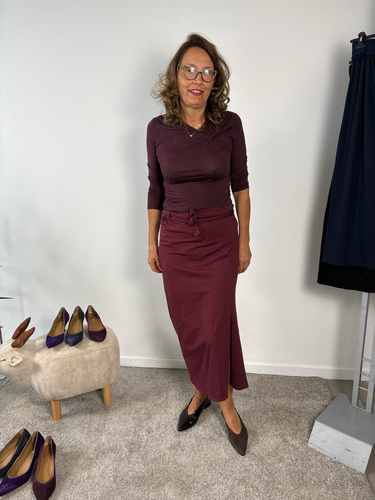 Maglia in modal con arricciatura e scollo drappeggiato