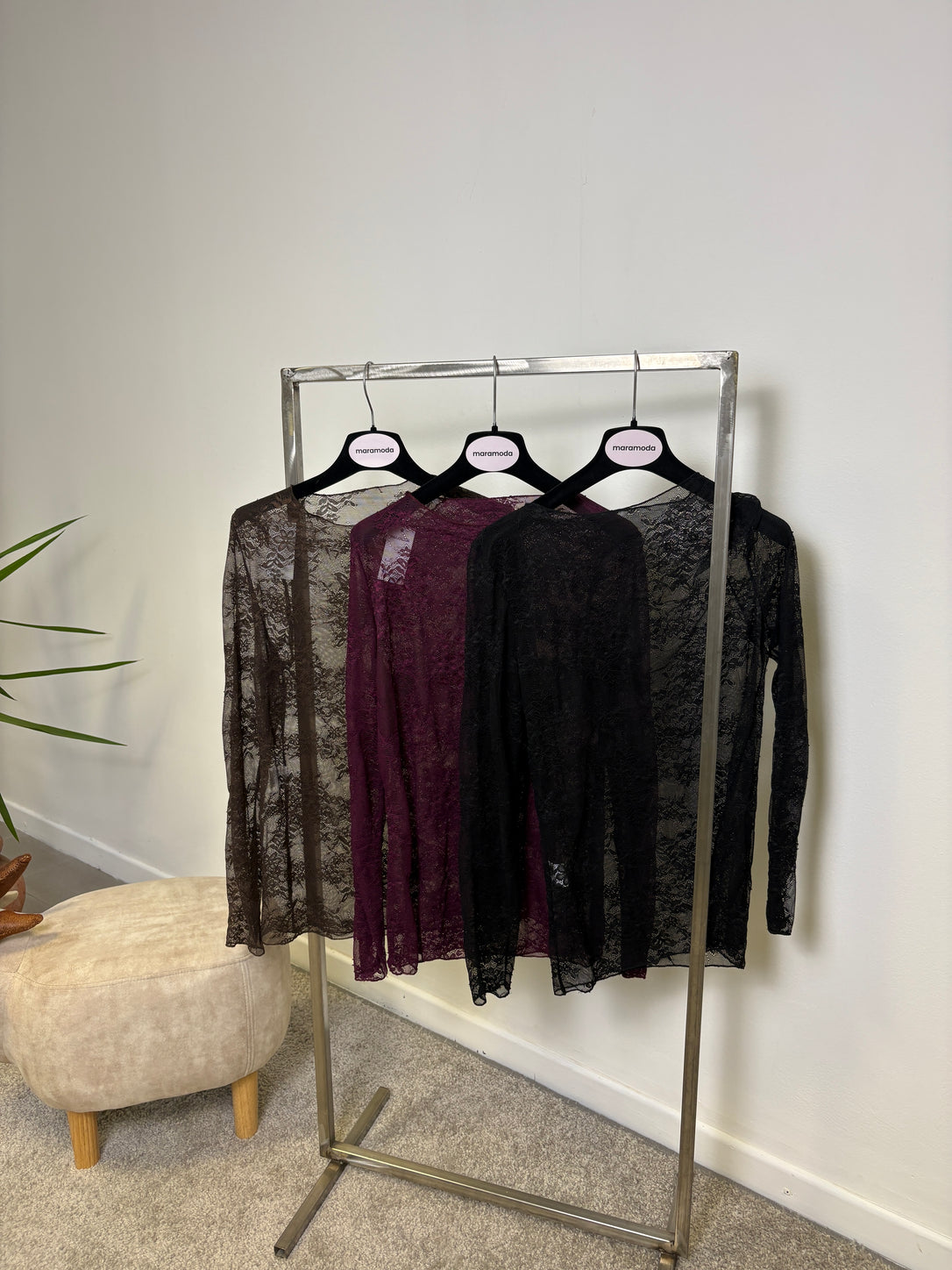 Maglia in pizzo elasticizzato a manica lunga