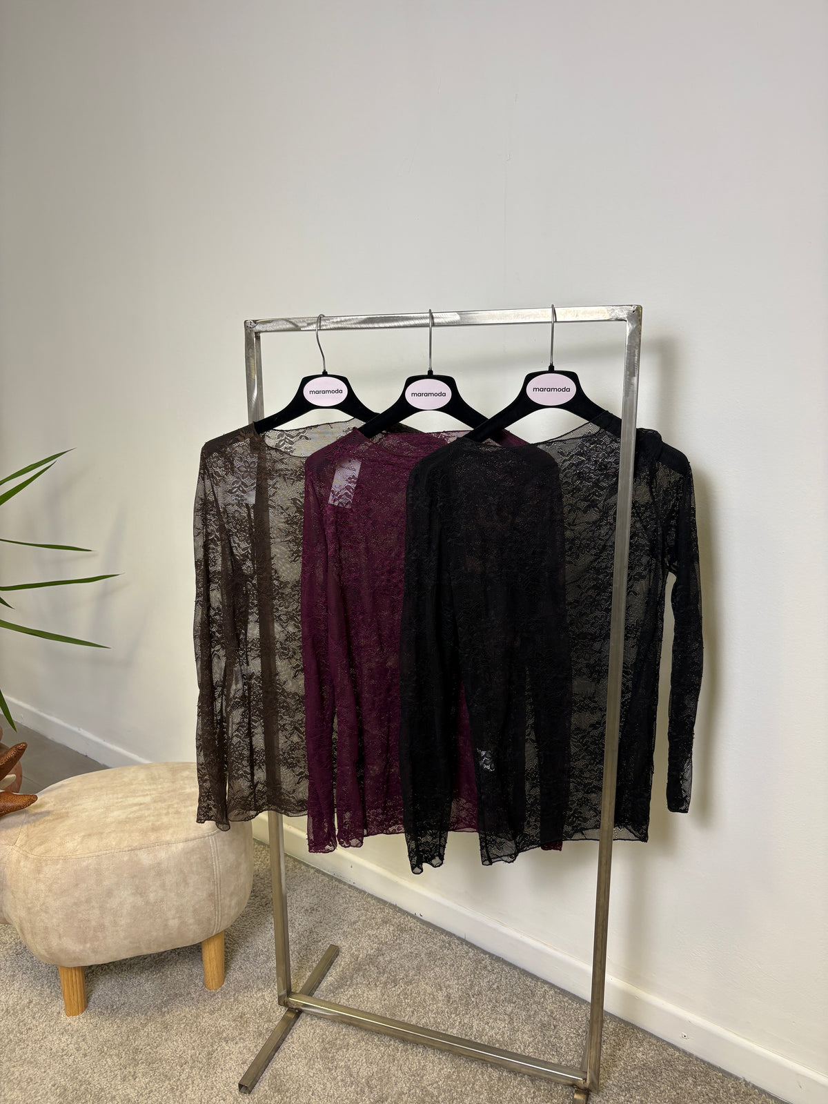 Maglia in pizzo elasticizzato a manica lunga