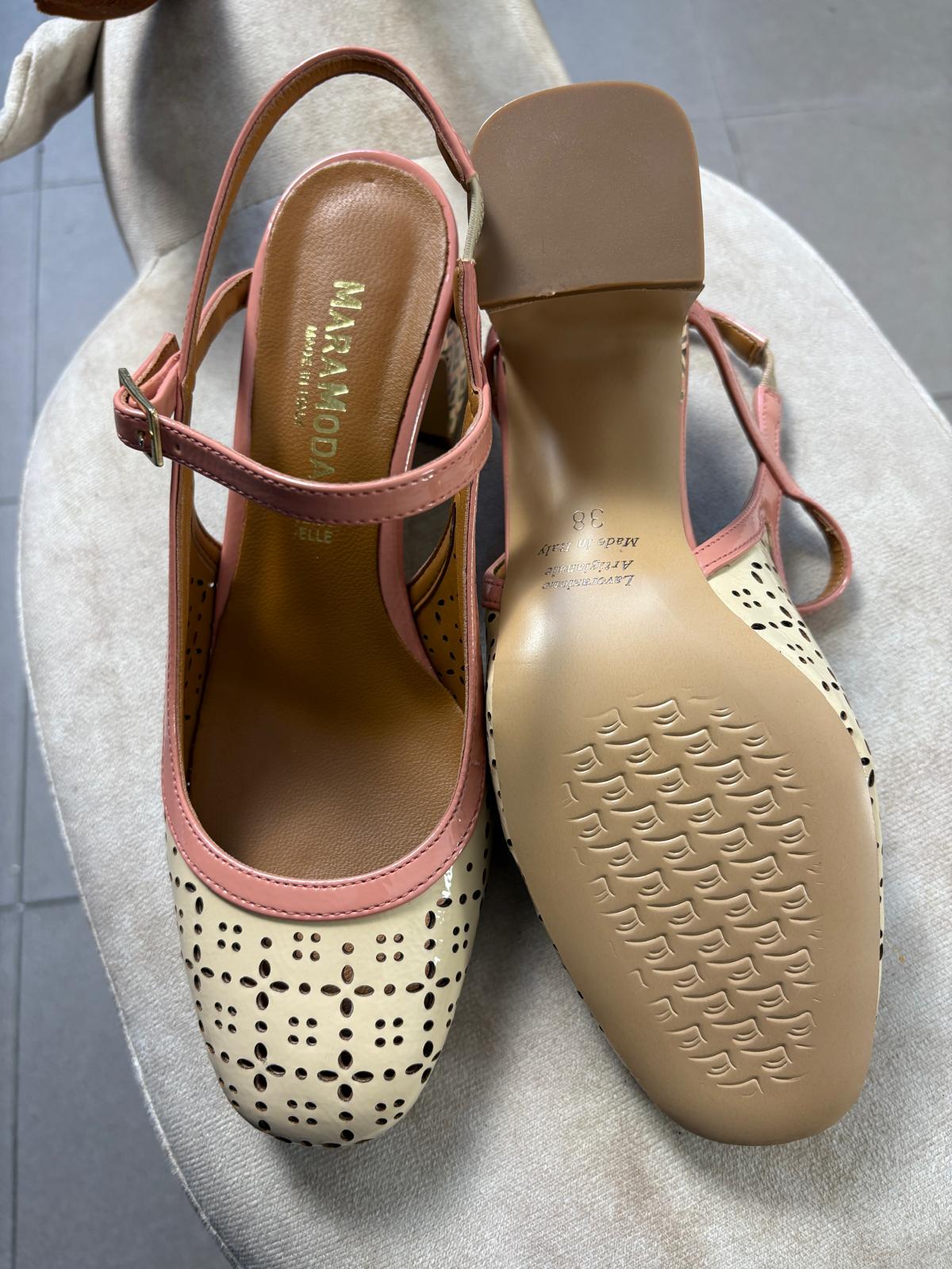 Mary Jane in vernice beige con profili rosa