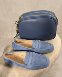 Mocassini Clarissa in camoscio azzurro o rosso