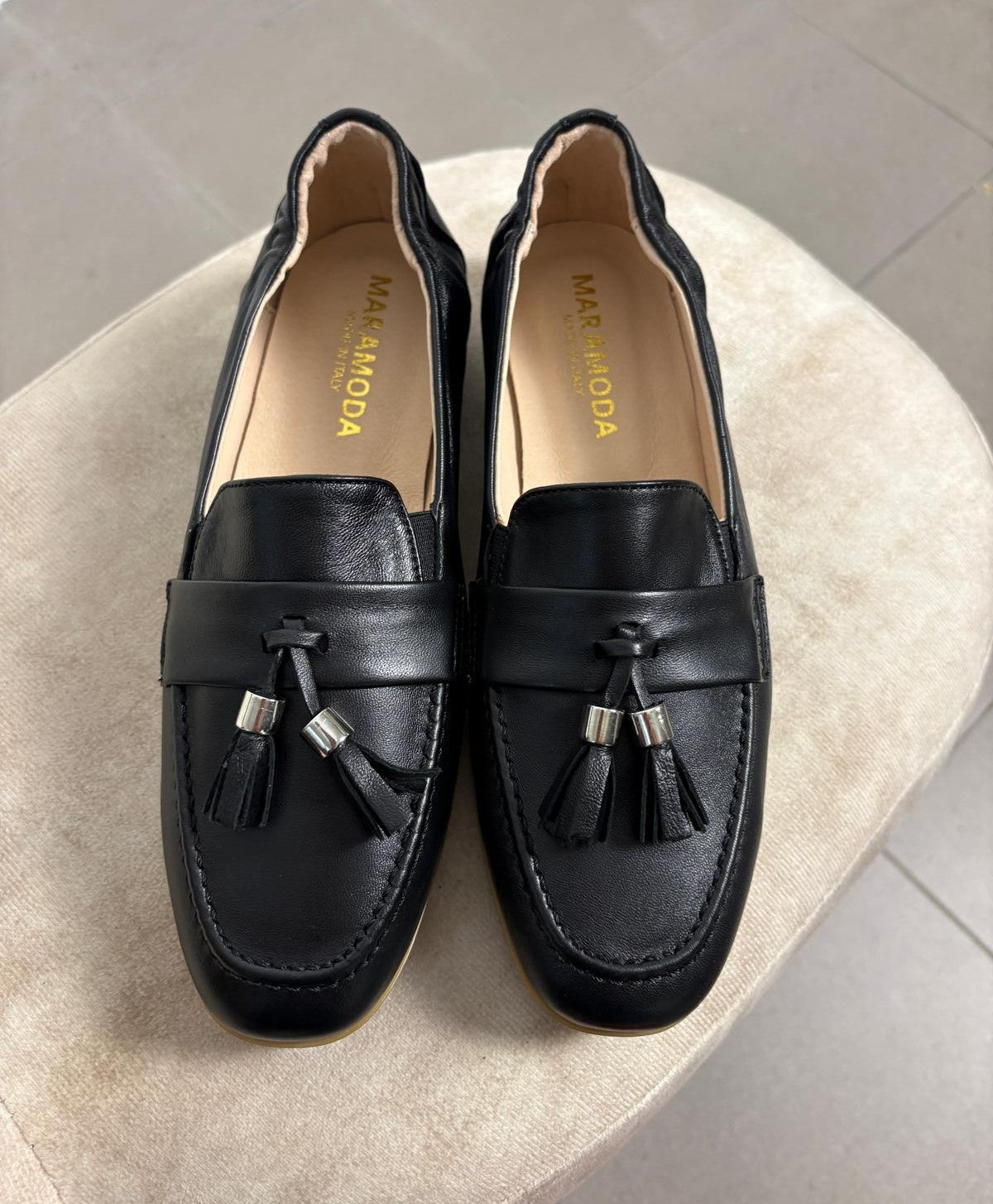 Letizia black leather loafers with tassels