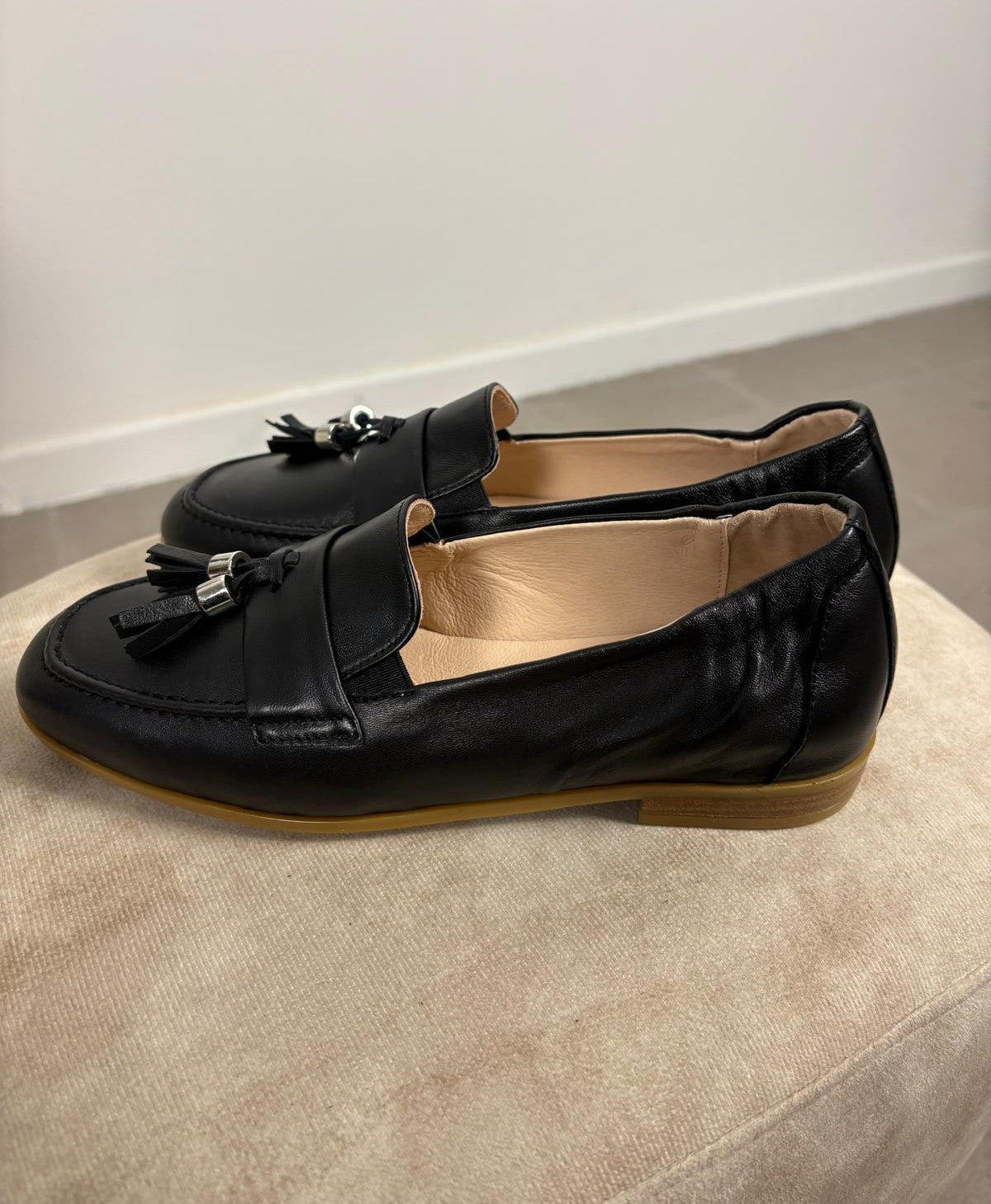 Letizia black leather loafers with tassels