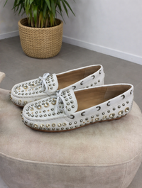 Mocassini indianini in pelle bianca con borchie e strass