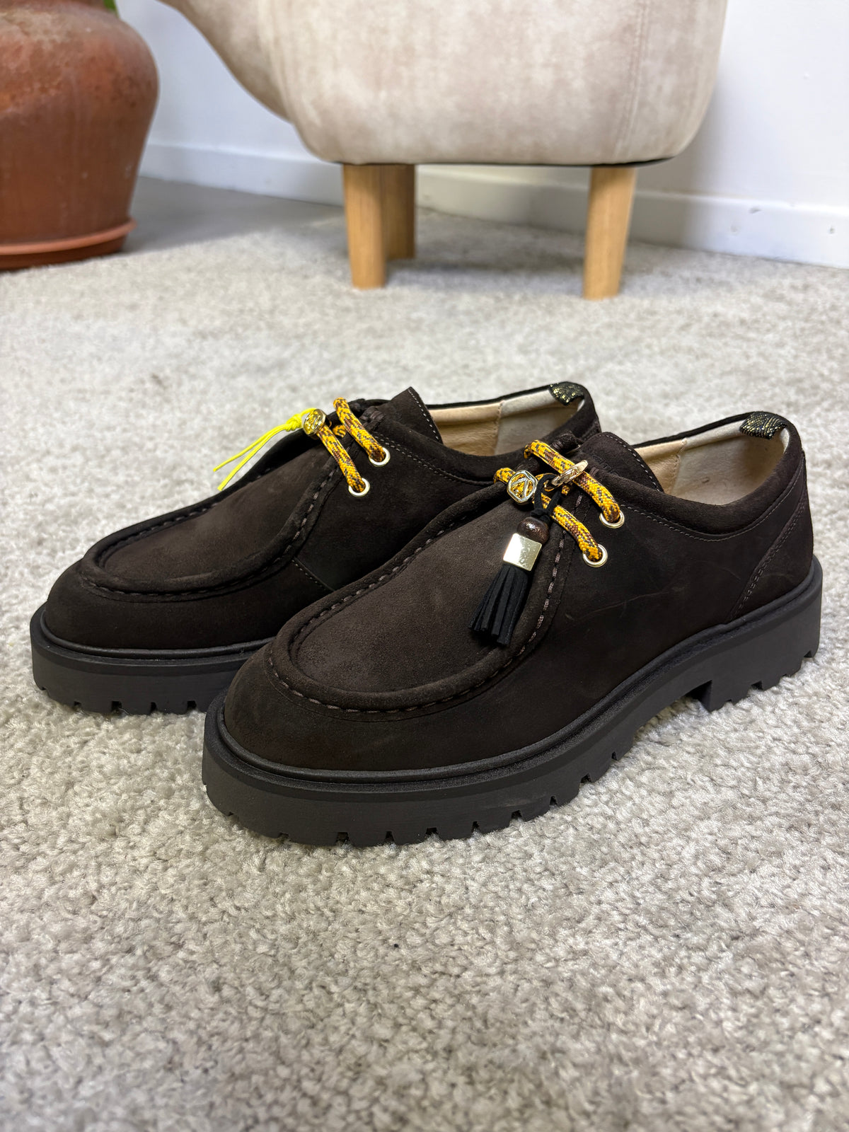 Mocassino Ambitious in pelle con suola strutturata e charm