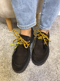 Mocassino Ambitious in pelle con suola strutturata e charm