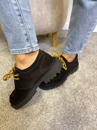 Mocassino Ambitious in pelle con suola strutturata e charm