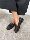 Mocassino bordeaux con frange e fibbia