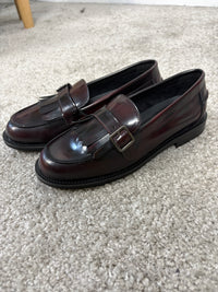 Mocassino bordeaux con frange e fibbia