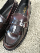Mocassino bordeaux con frange e fibbia