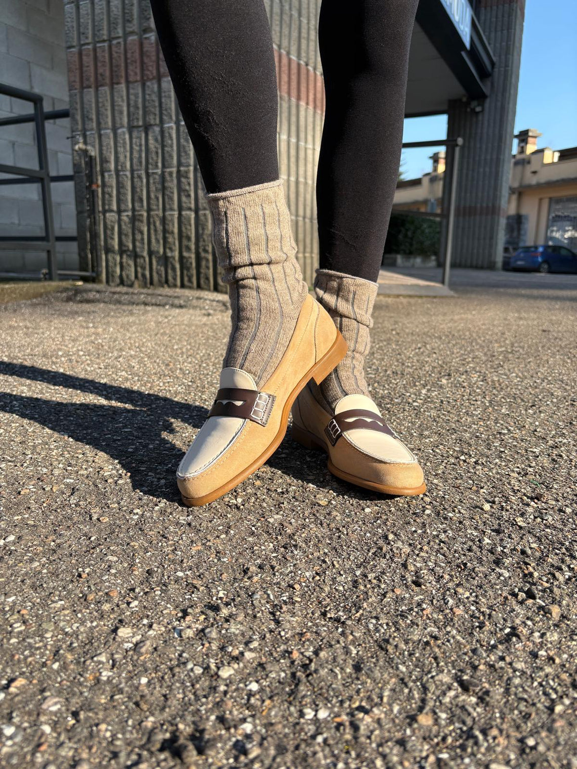 Mocassini Gioia in camoscio beige con dettagli in pelle