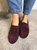 Mocassino in camoscio bordeaux con arricciature decorative