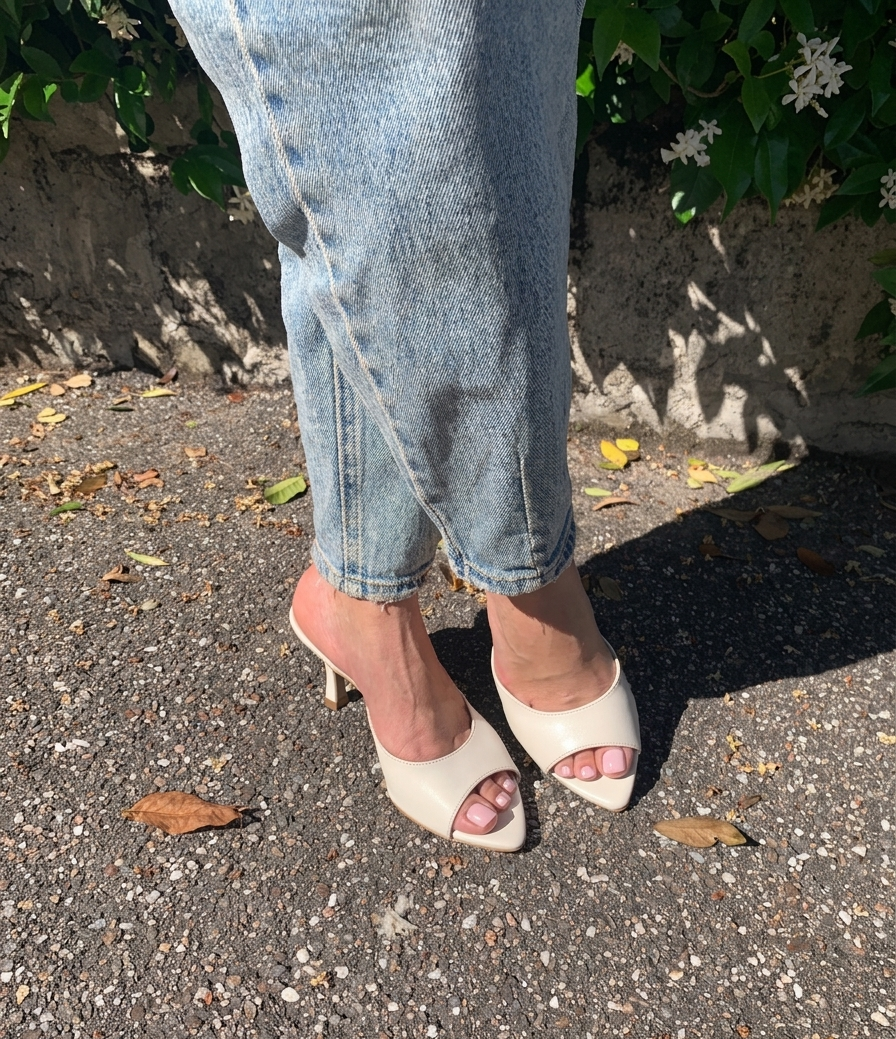 Mules in pelle color burro