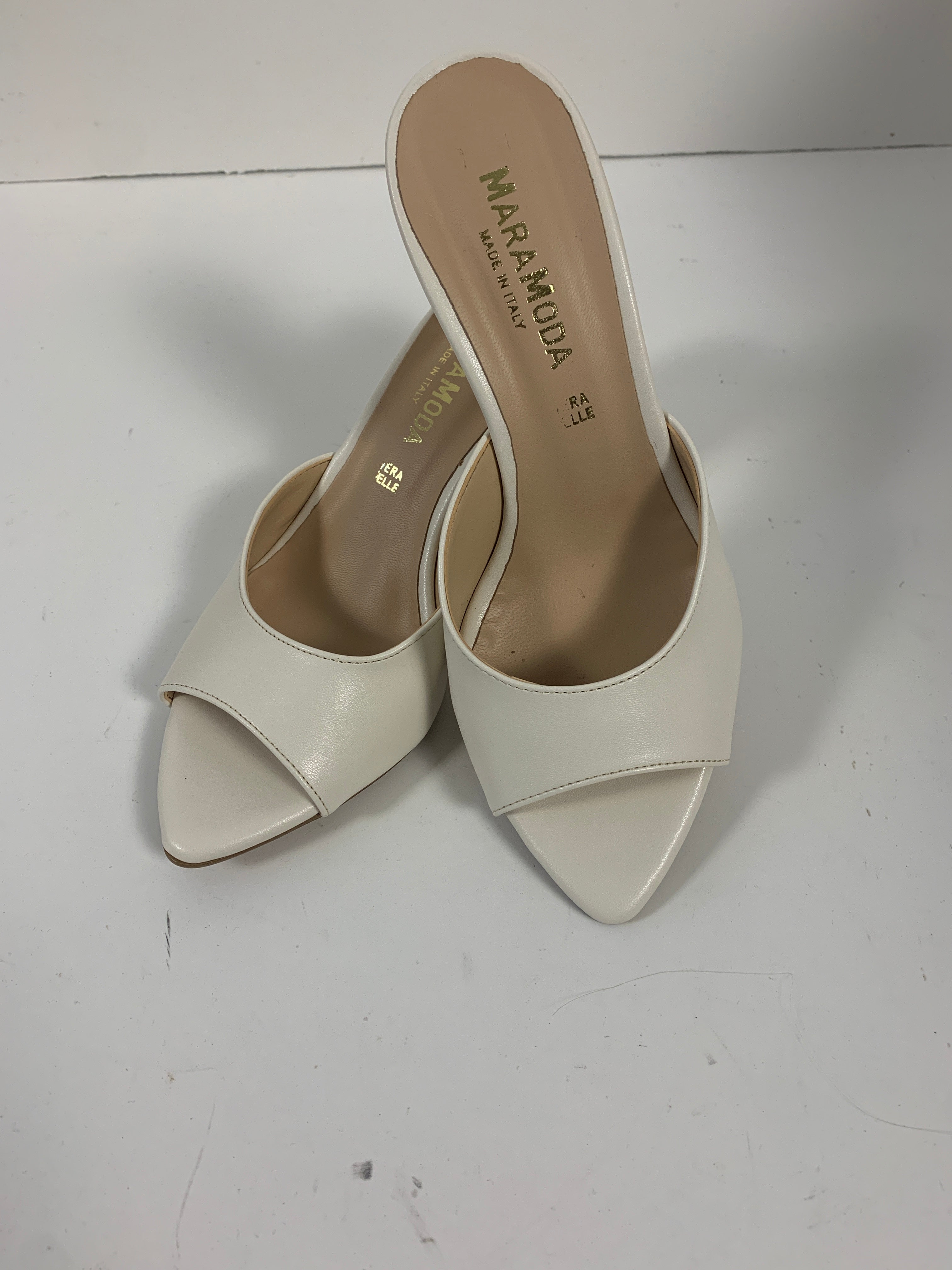 Mules in pelle color burro