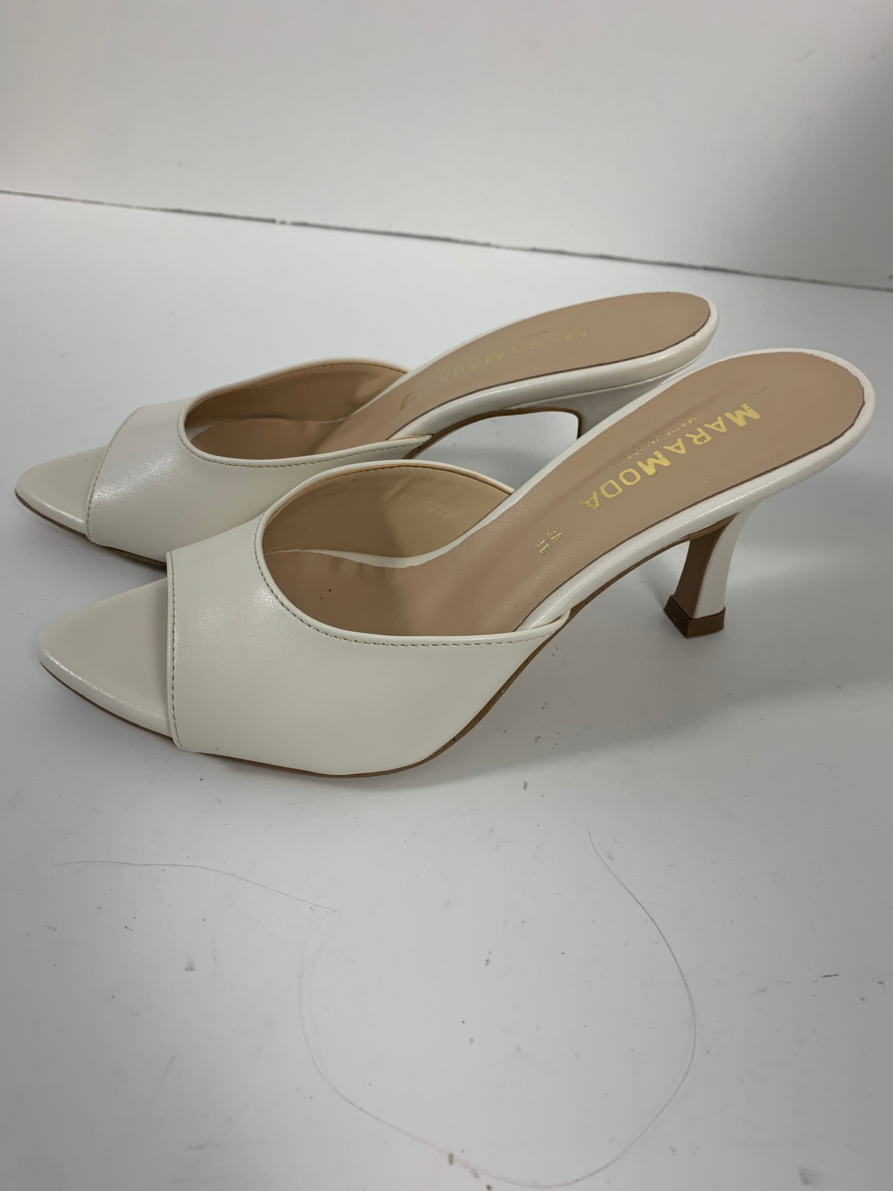 Mules in pelle color burro
