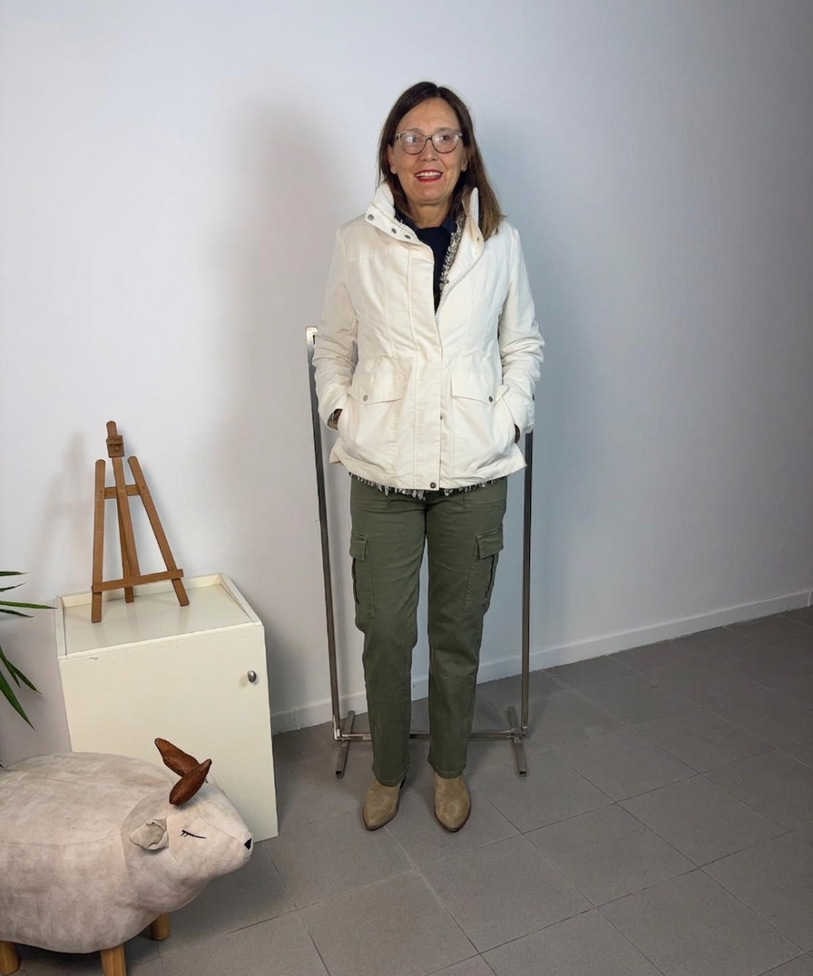Cargo pants with side pockets
