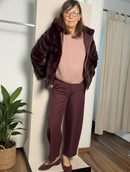 Pantalone carrot bordeaux con cucitura frontale