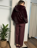 Pantalone carrot bordeaux con cucitura frontale