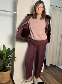 Pantalone carrot bordeaux con cucitura frontale