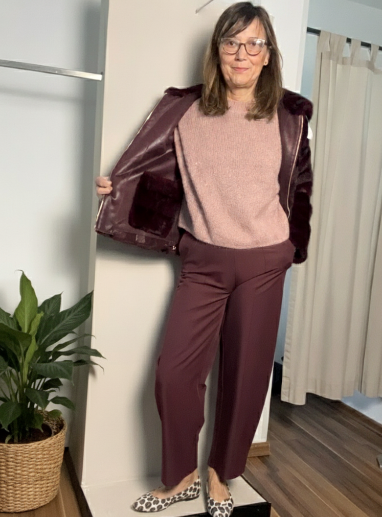 Pantalone carrot bordeaux con cucitura frontale