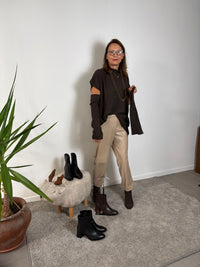 Pantalone carrot in ecopelle con elastico posteriore