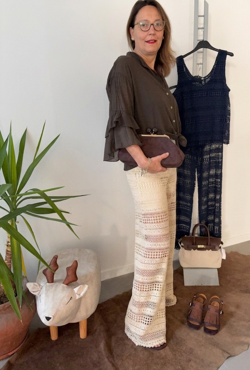 Pantalone ricamato in cotone con elastico in vita