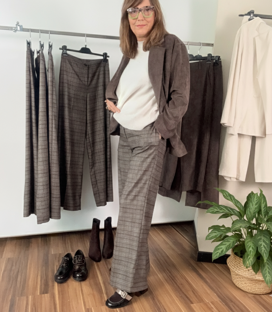 Pantalone check morbido sulla gamba