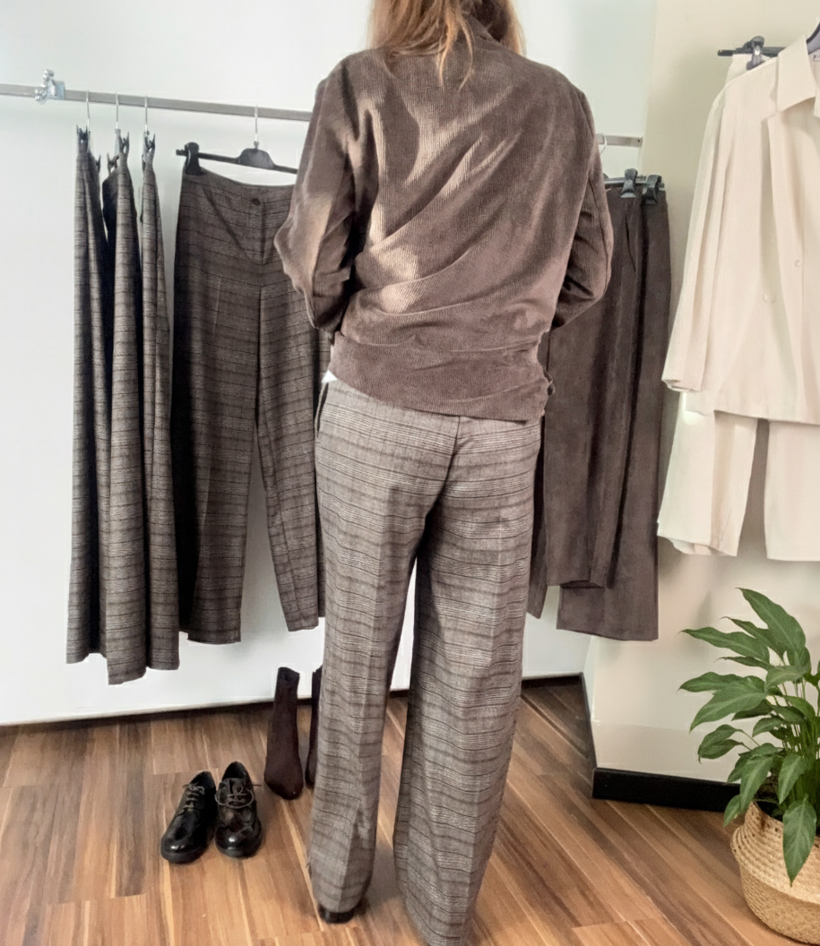 Pantalone check morbido sulla gamba