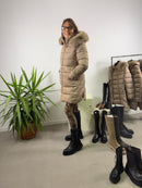 Piumino con cappuccio e pelliccia removibile