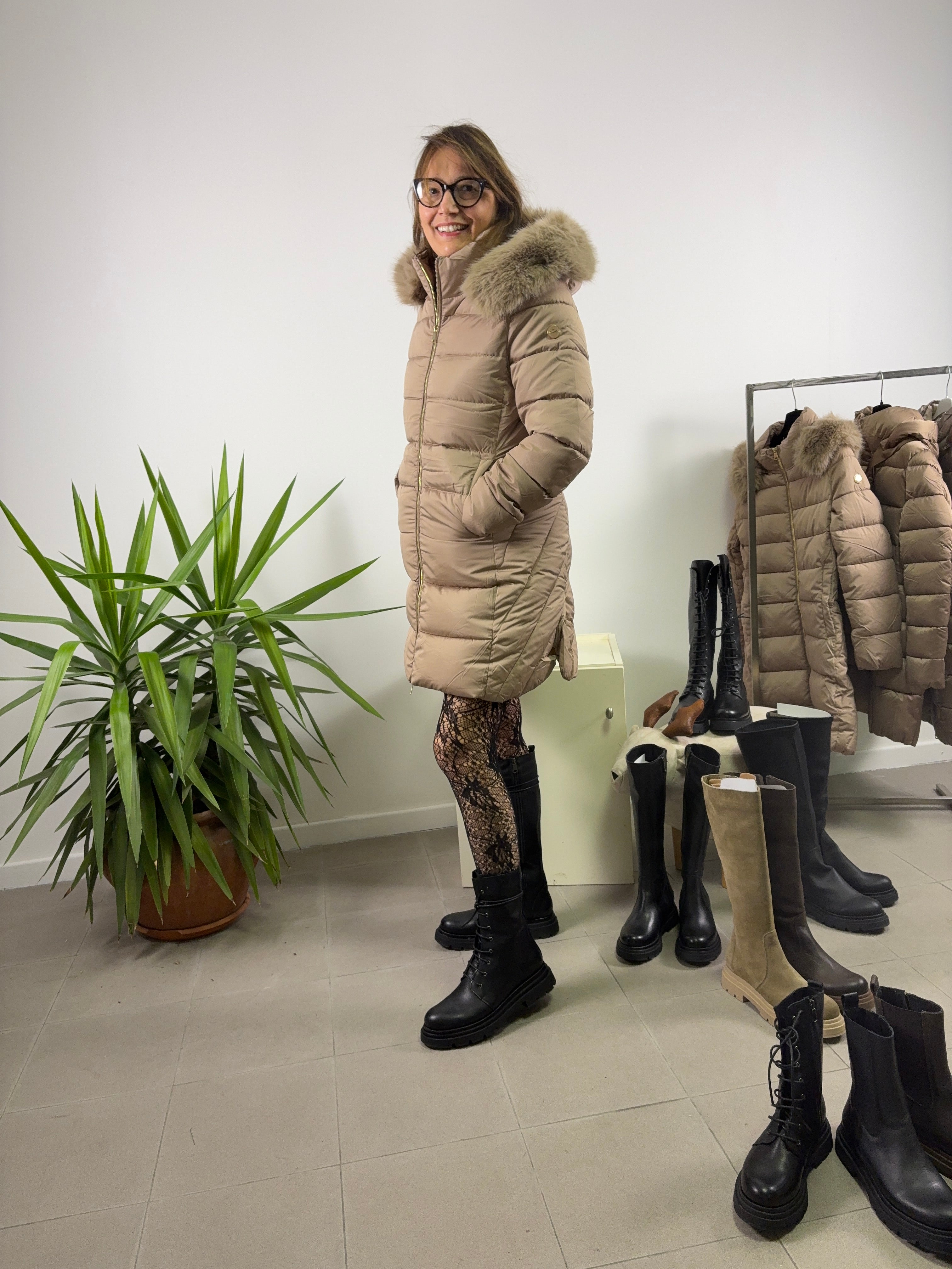 Piumino con cappuccio e pelliccia removibile