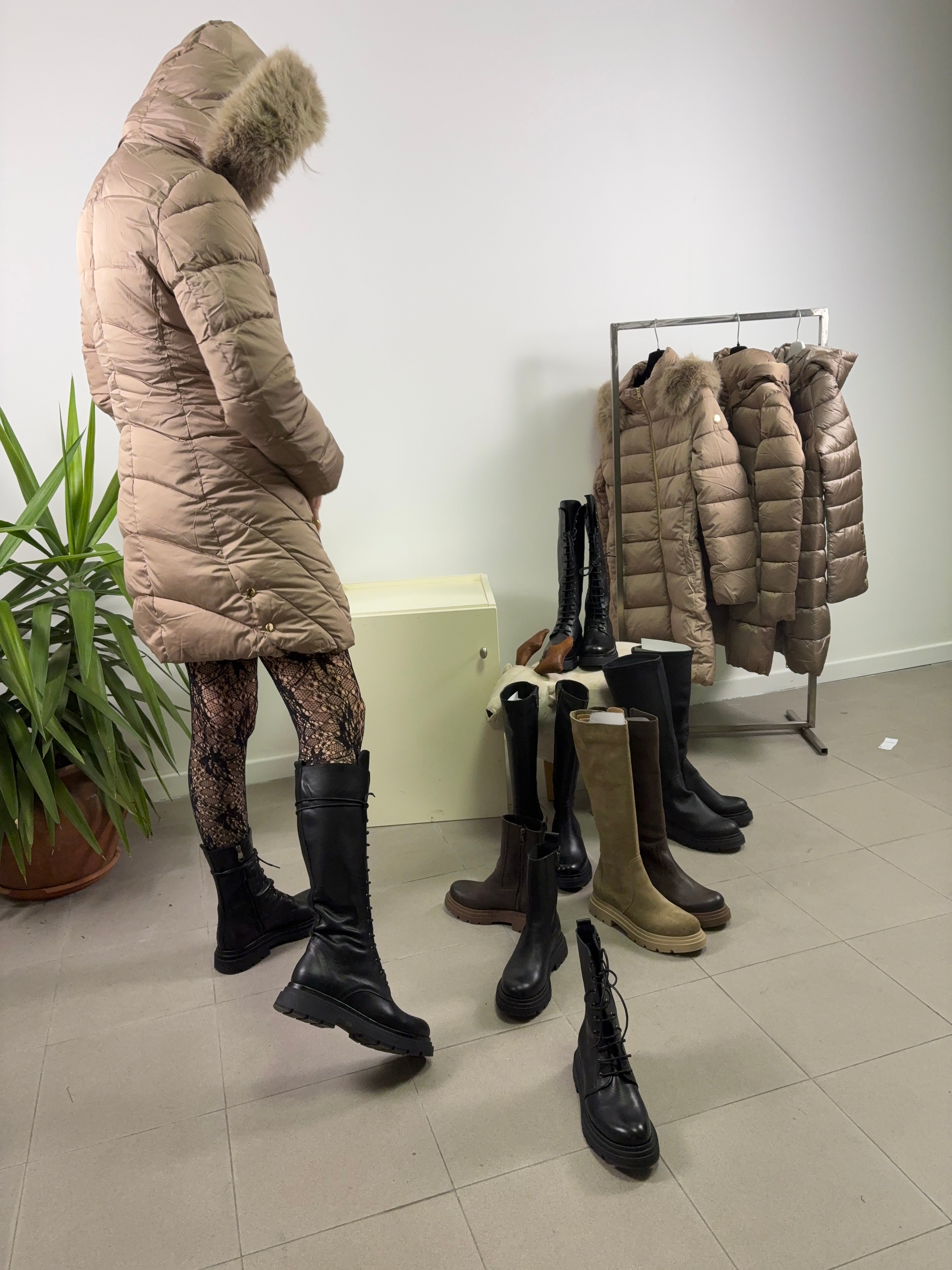 Piumino con cappuccio e pelliccia removibile