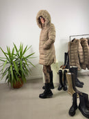 Piumino con cappuccio e pelliccia removibile