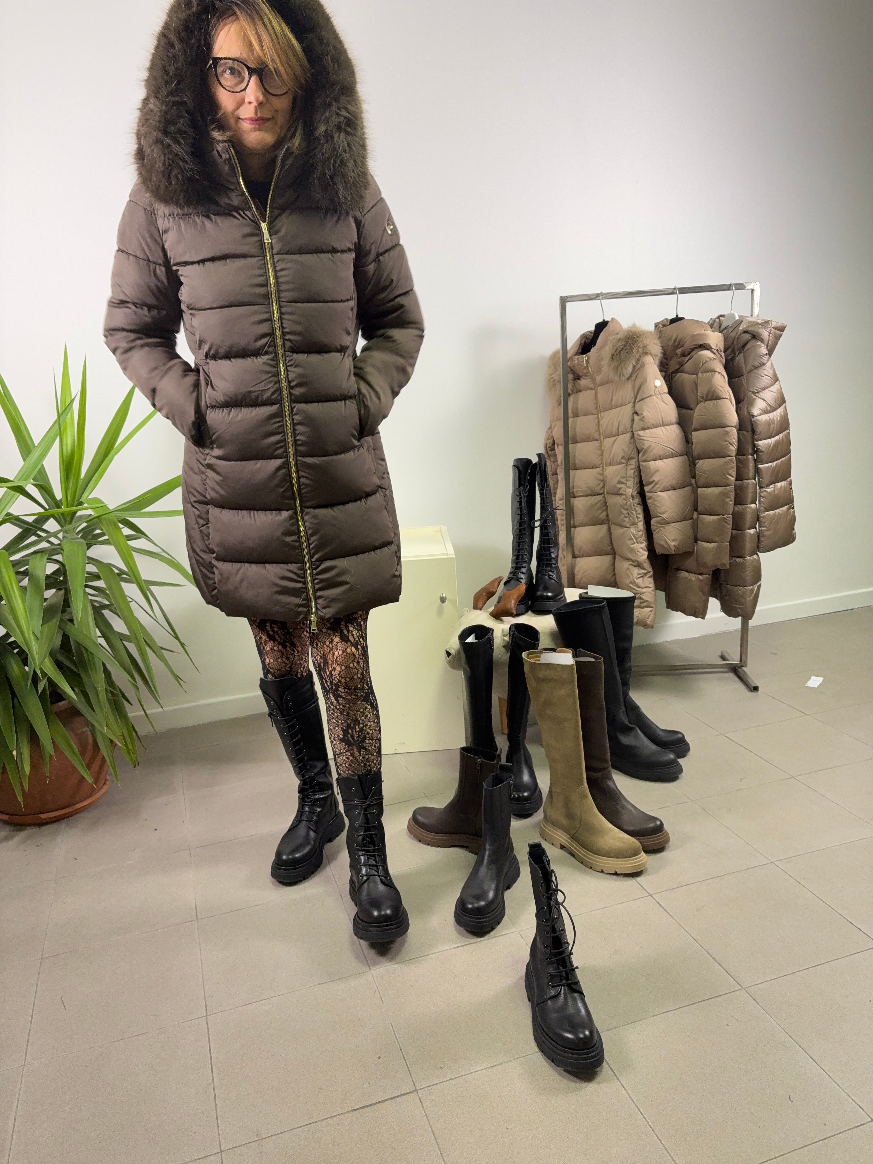 Piumino con cappuccio e pelliccia removibile