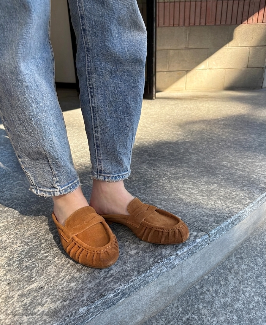 N6 Milano biscuit-colored suede clogs
