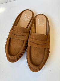 N6 Milano biscuit-colored suede clogs