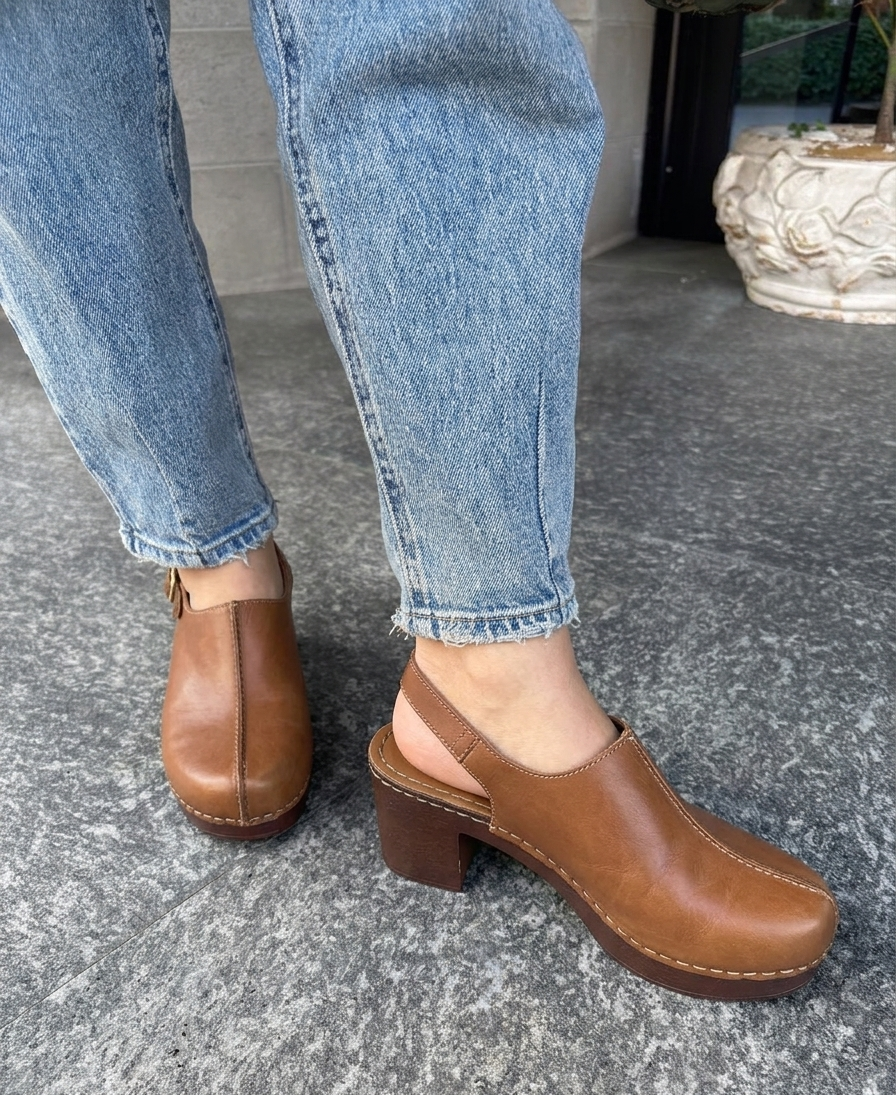 Sabot Cinzia Soft con tacco in pelle cognac con cinturino regolabile