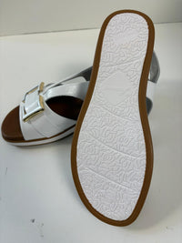 Sandalo bianco in nappa con fibbia oro