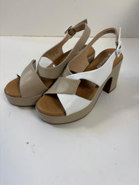 Sandalo bicolore in nappa con fasce incrociate