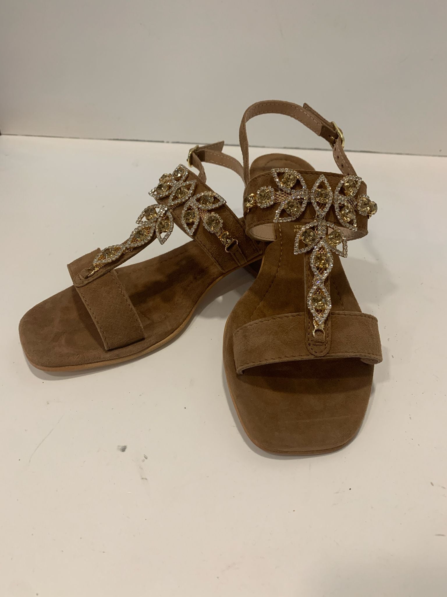 Sandalo gioiello in camoscio