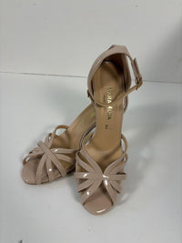 Sandalo nude in vernice con tallone chiuso